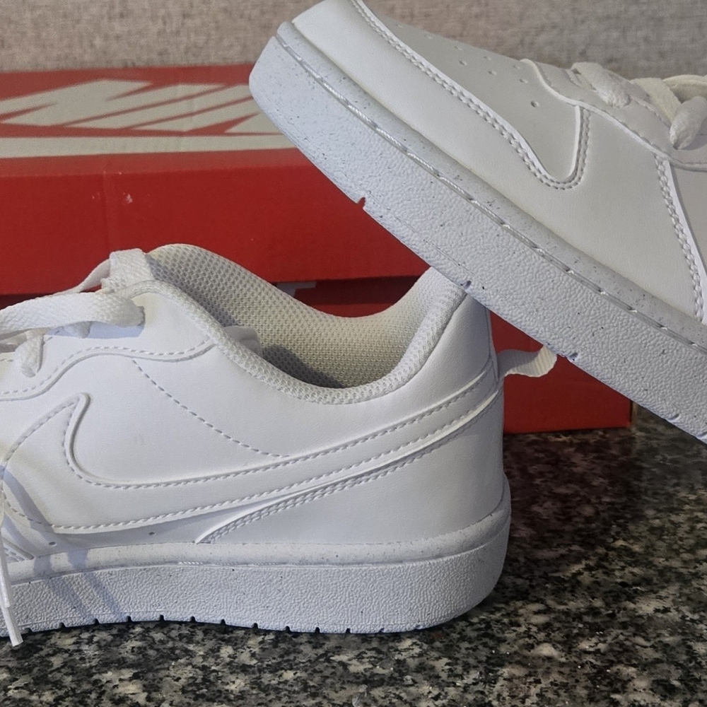 Nike Womens Size 6.5. New In Box. No Callouts. - Picture 5 of 8